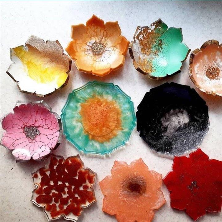 کاسه و زیر لیوانی رزینی در رنگبندی و تنوع محصول برای پذیرایی و جهیزیه خاص و انتیک